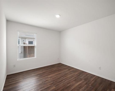 7509 Gray Wolf Lane - Photo Thumbnail 18