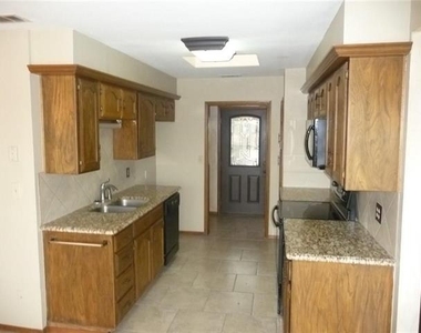 898 Ridgeview Road - Photo Thumbnail 5