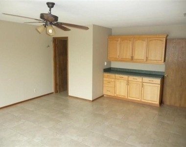898 Ridgeview Road - Photo Thumbnail 10