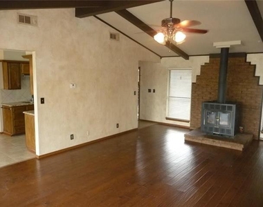 898 Ridgeview Road - Photo Thumbnail 3