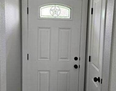 931 West Elm Street - Photo Thumbnail 3
