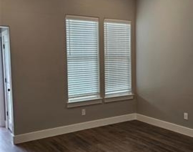931 West Elm Street - Photo Thumbnail 16