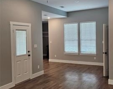 931 West Elm Street - Photo Thumbnail 15