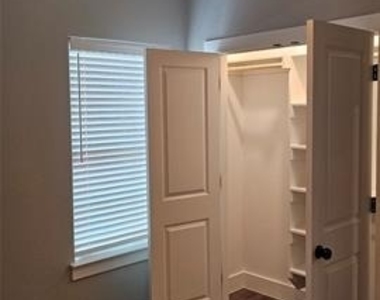931 West Elm Street - Photo Thumbnail 12