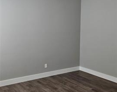 931 West Elm Street - Photo Thumbnail 8