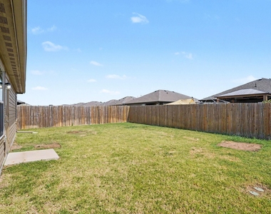 1425 Waverley Drive - Photo Thumbnail 23