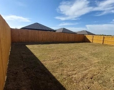 1425 Waverley Drive - Photo Thumbnail 3
