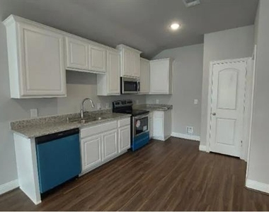 1425 Waverley Drive - Photo Thumbnail 1