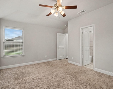 1425 Waverley Drive - Photo Thumbnail 12