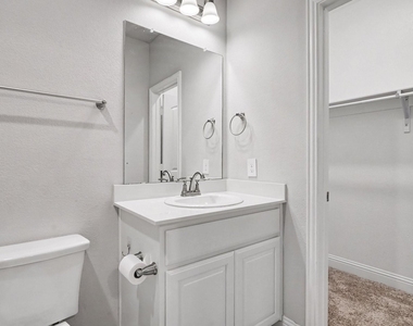 1425 Waverley Drive - Photo Thumbnail 15