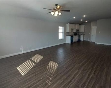 1425 Waverley Drive - Photo Thumbnail 2