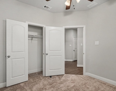 1425 Waverley Drive - Photo Thumbnail 17