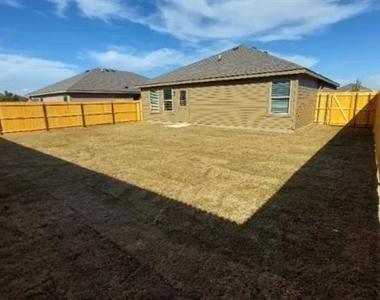 1425 Waverley Drive - Photo Thumbnail 4