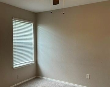 1012 High Crest Drive - Photo Thumbnail 14