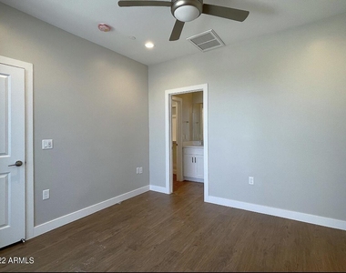3215 E Flower Street - Photo Thumbnail 49