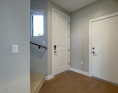 3215 E Flower Street - Photo Thumbnail 15