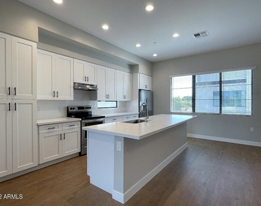 3215 E Flower Street - Photo Thumbnail 32
