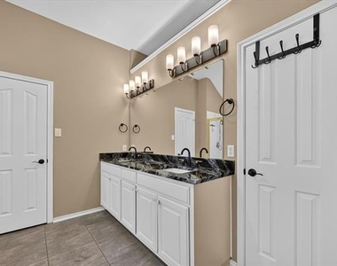 2720 Windstone Way - Photo Thumbnail 16
