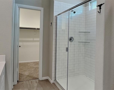 6721 Lake Overlook Drive - Photo Thumbnail 8