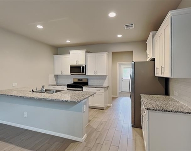 6721 Lake Overlook Drive - Photo Thumbnail 4
