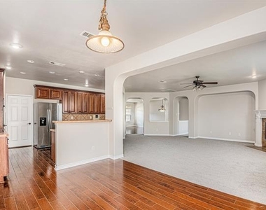 605 Port Royale Way - Photo Thumbnail 9
