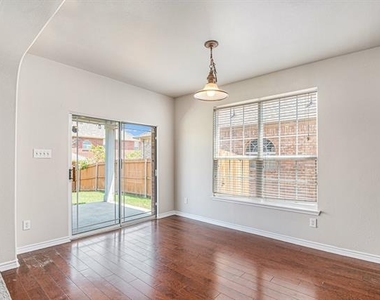 605 Port Royale Way - Photo Thumbnail 8