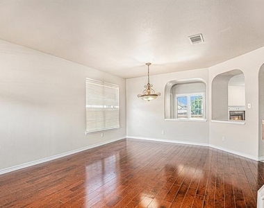 605 Port Royale Way - Photo Thumbnail 1