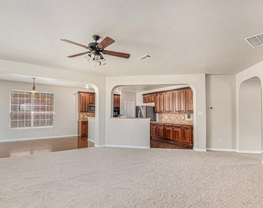 605 Port Royale Way - Photo Thumbnail 7