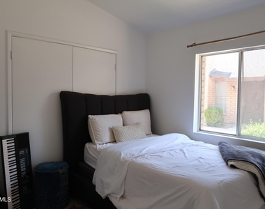27 W Concorda Drive - Photo Thumbnail 9