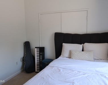 27 W Concorda Drive - Photo Thumbnail 8