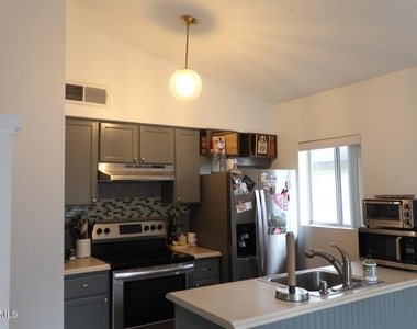 27 W Concorda Drive - Photo Thumbnail 4