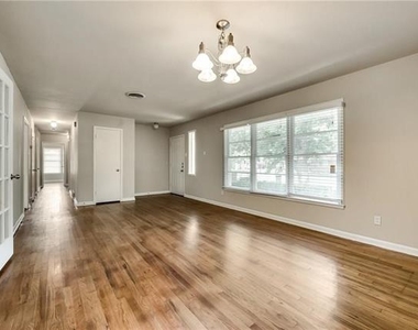 1601 Larkspur Drive - Photo Thumbnail 11