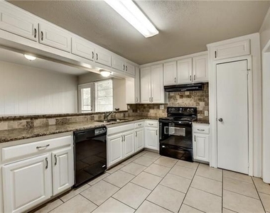 1601 Larkspur Drive - Photo Thumbnail 6