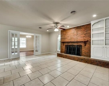 1601 Larkspur Drive - Photo Thumbnail 3