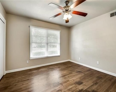 1601 Larkspur Drive - Photo Thumbnail 15