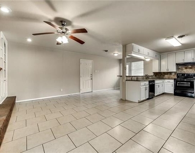 1601 Larkspur Drive - Photo Thumbnail 8