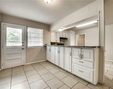 1601 Larkspur Drive - Photo Thumbnail 10