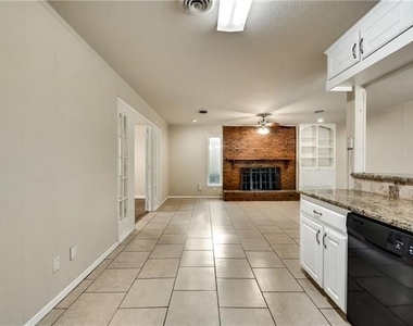 1601 Larkspur Drive - Photo Thumbnail 4