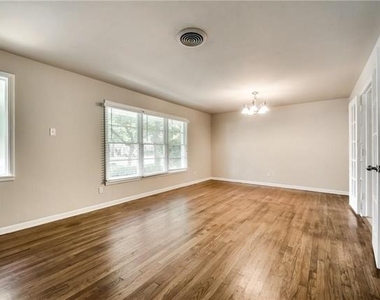 1601 Larkspur Drive - Photo Thumbnail 14