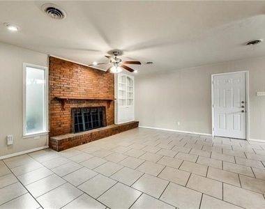 1601 Larkspur Drive - Photo Thumbnail 2