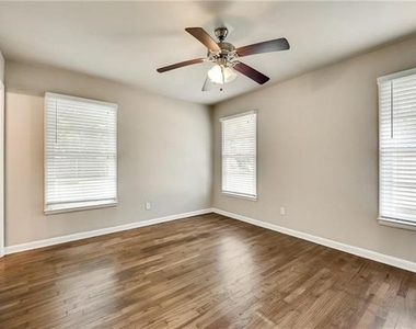 1601 Larkspur Drive - Photo Thumbnail 21