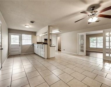 1601 Larkspur Drive - Photo Thumbnail 9