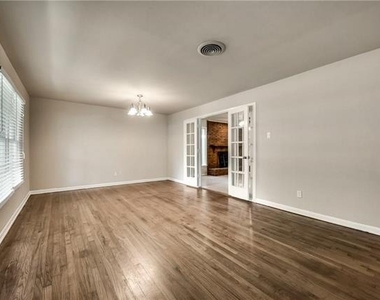 1601 Larkspur Drive - Photo Thumbnail 13