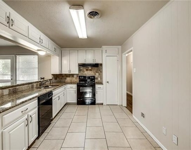1601 Larkspur Drive - Photo Thumbnail 5