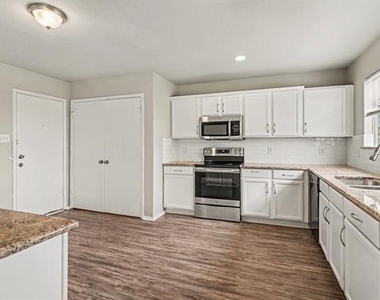 1733 Vineridge Lane - Photo Thumbnail 10