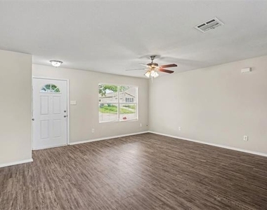 1733 Vineridge Lane - Photo Thumbnail 3