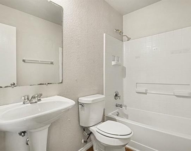 1733 Vineridge Lane - Photo Thumbnail 23