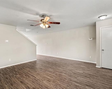 1733 Vineridge Lane - Photo Thumbnail 4
