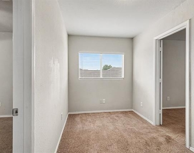 1733 Vineridge Lane - Photo Thumbnail 17