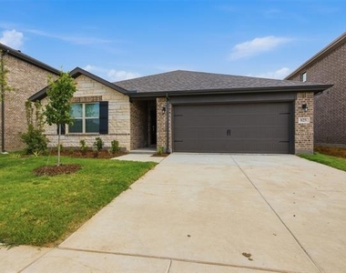 825 Birdie Drive - Photo Thumbnail 3